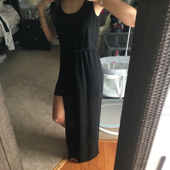 Flowy Maxi with slit and low back - Picture 1 of 3
